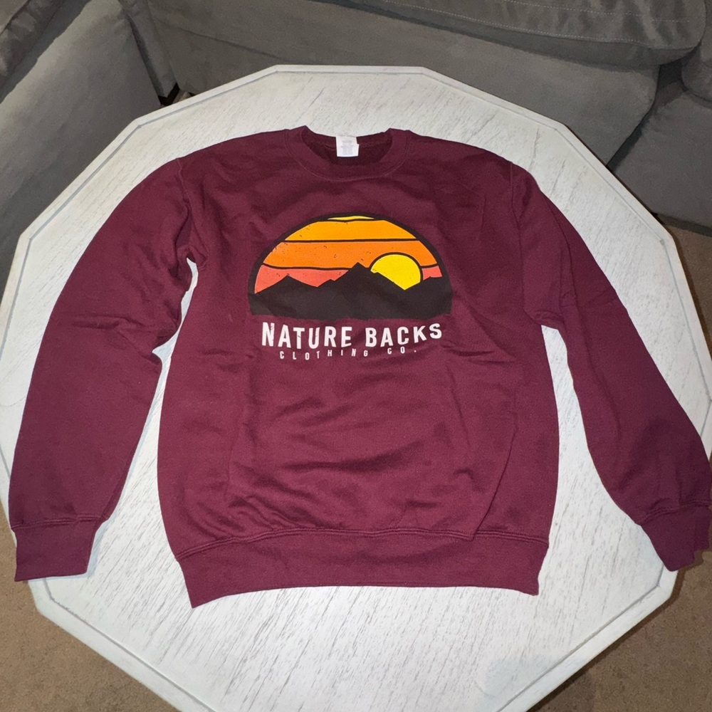 Nature backs crewneck